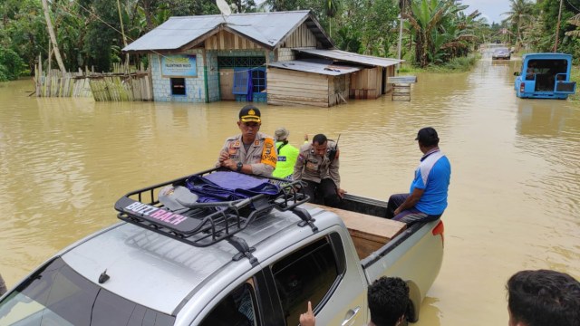 Banjir di Keerom yang telah terjadi sejak 7 hari lalu. (Dok Polda Papua)