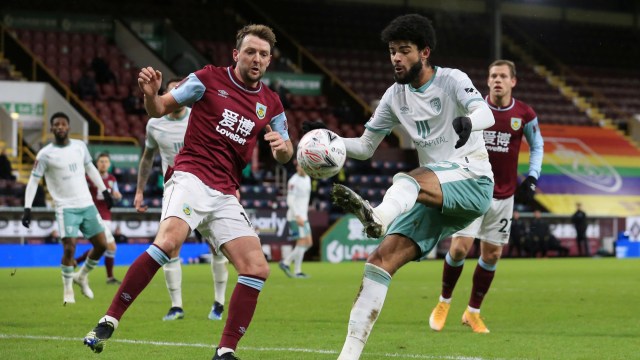 Pertandingan Burnley vs Bournemouth di Turf Moor, Burnley, Inggris, Selasa (9/2). Foto: Lindsey Parnaby/Pool/REUTERS