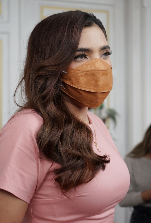 Penyanyi Ashanty saat memberikan keterangan pers dikawasan Jagakarsa, Jakarta, Selasa, (9/2/2021). Foto: Ronny