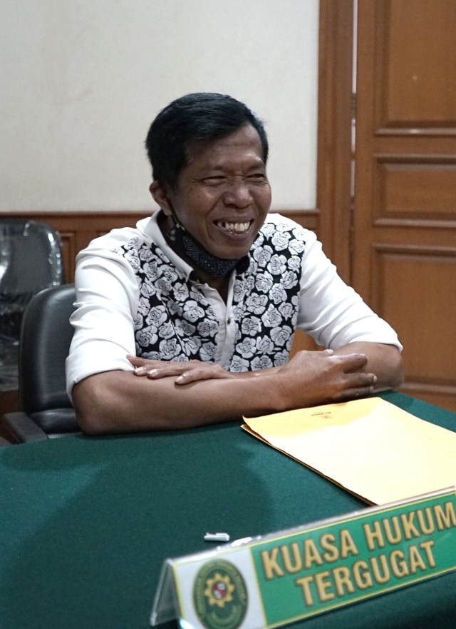 Komedian Kiwil saat menghadiri sidang ikrar cerai di Pengadilan Agama Jakarta Selatan, Jakarta, Rabu, (10/2). Foto: Ronny