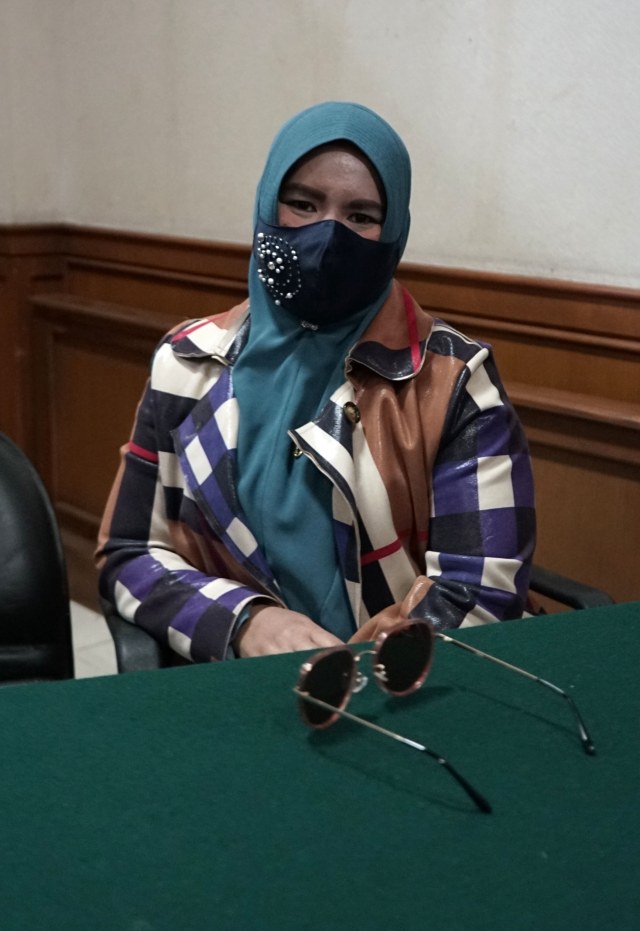 Mantan istri Kiwil saat menghadiri sidang ikrar cerai di Pengadilan Agama Jakarta Selatan, Jakarta, Rabu, (10/2). Foto: Ronny