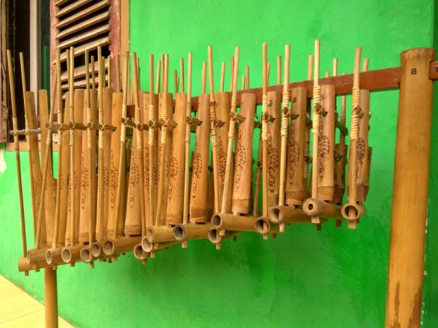 Ilustrasi Angklung, sumber: Kebudayaan Kemendibud GoID