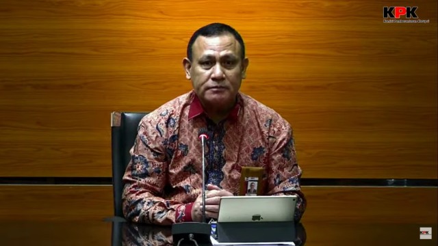 Ketua KPK Firli Bahuri memberikan keterangan pers terkait Vaksin COVID-19 di Gedung KPK, Jakarta. Foto: Youtube/KPK RI