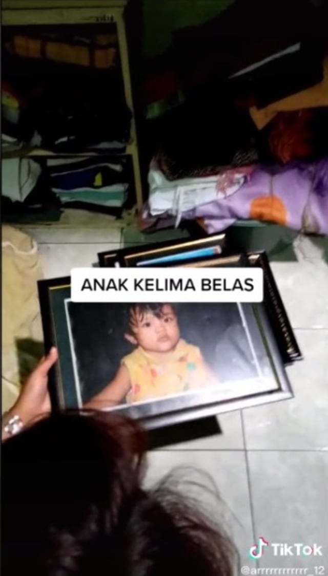 Viral pasangan suami istri punya 15 orang anak. (Foto: TikTok/@arrrrrrrrrrrr_12)
