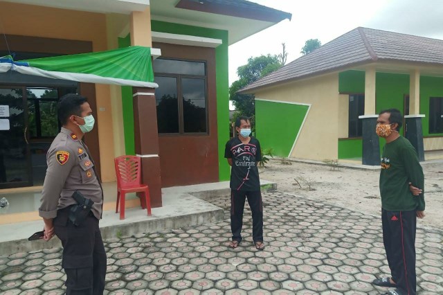 Kapolsek Air Gegas, Iptu Tiyan Talingga meninjau titik keramaian di desa Bencah.