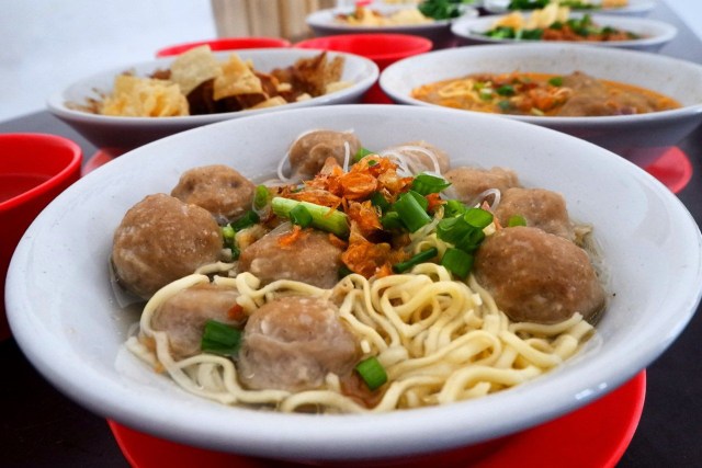 Bakso jumbo dengan 15 butir bakso yang ada di kedai Semangkuk Bakso Bandar Lampung, Sabtu (13/2) | Foto : Sidik Aryono/ Lampung Geh