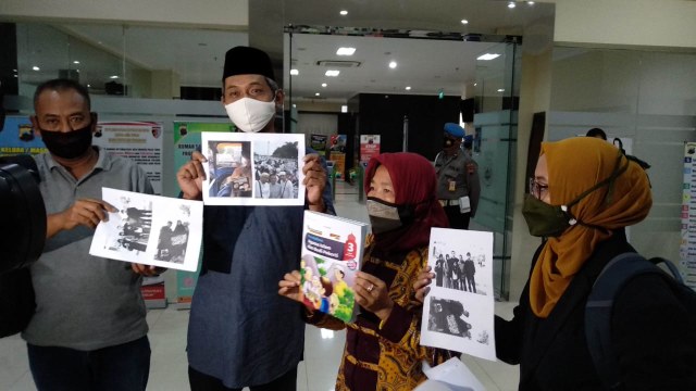 Perwakilan Forum Wali Murid saat mengadukan PT Tiga Serangkai terkait penyebutan nama Ganjar di Mapolda Jawa Tengah. Foto: Dok. Istimewa