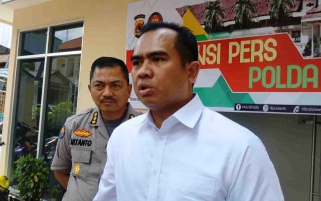 Dirreskrimum Polda NTB Kombes Pol Hari Brata didampingi Kabid Humas Polda NTB Kombes Pol Artanto. (Foto Courtesy Suara NTB)