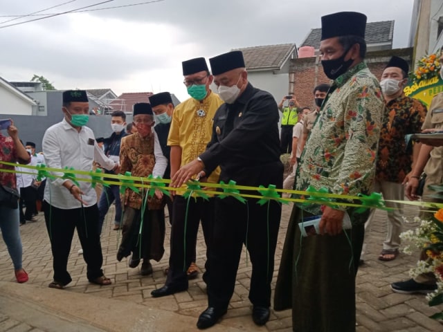 Bupati Malang, Muhammad Sanusi meresmikan Rumah Sedekah di Perumahan Royal Orchid Blok E19 Mulyoagung. Foto: Rizal.
