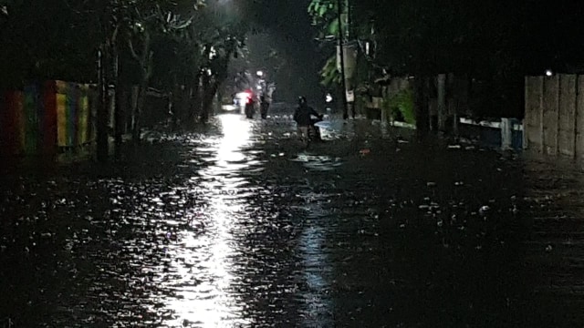 Air menggenang di kawasan Rawamangun, Jakarta Timur, Selasa (16/2). Foto: Dok. Istimewa