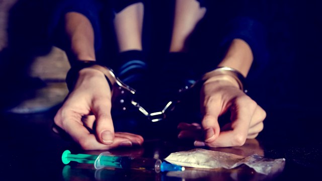 Ilustrasi transaksi narkoba di dalam lapas. Foto: Getty Images