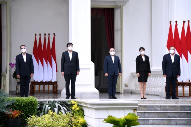 Presiden Joko Widodo memperkenalkan dewan direksi LPI di Istana Merdeka. Foto: Lukas/Biro Pers Sekretariat Presiden