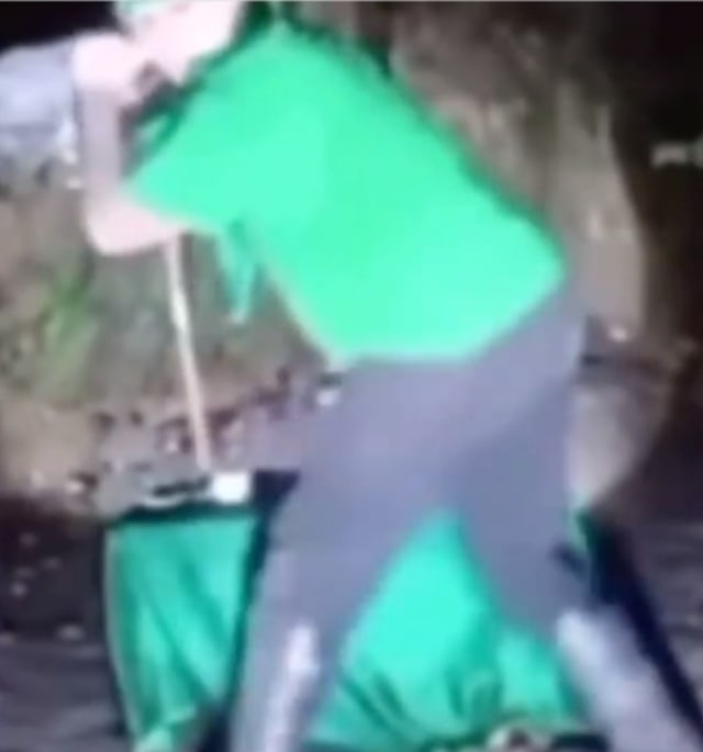 Viral lelaki tantang Nyi Roro Kidul dengan berjoget TikTok di goa. (Foto: Instagram/@smart.gram)