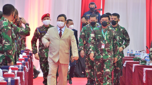 Menteri Pertahanan Prabowo Subianto menggadiri acara Rapim TNI Tahun 2021 di Gor Ahmad Yani Mabes TNI Cilangkap, Selasa (16/2). Foto: Humas Kemenhan