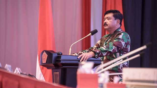 Panglima TNI Marsekal TNI Hadi Tjahjanto, S.I.P. membuka  Rapat Pimpinan TNI Tahun 2021 di di GOR Ahmad Yani Mabes TNI, Cilangkap, Jakarta Timur, Selasa (16/2/2021). Foto: Dok. Puspen TNI