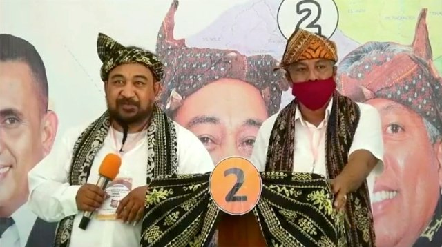 Bupati Kabupaten Sabu Raijua terpilih Orient Riwu Kore (kiri) bersama wakilnya. Foto: KPU