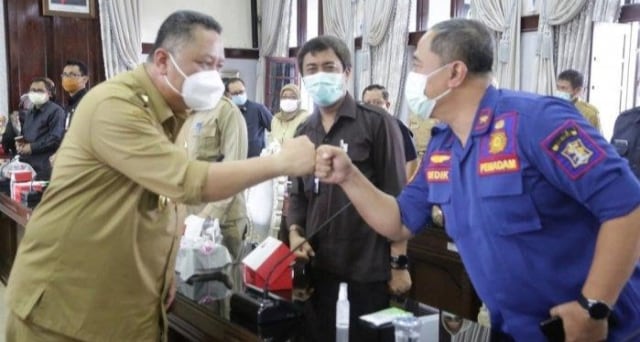 Whisnu Sakti Buana saat berpamitan kepada Kepala OPD dan Camat di lingkup Pemkot Surabaya. Foto-foto: Humas Pemkot Surabaya.