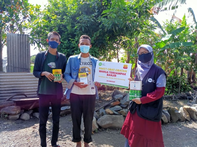 Banjir Semarang Inisiatif Zakat Indonesia - ZIS SKI Indosat Salurkan Obat-Obatan