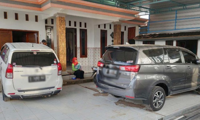 Mobil warga di Tuban yang dapat kompensasi usai jual lahan ke proyek kilang minyak. Foto: Dok. Istimewa