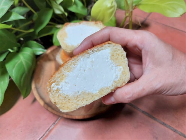 Roti bunting dingin ala Roti Eneng Foto: Azalia Amadea/Kumparan