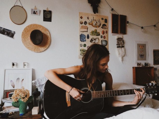 Ilustrasi mempelajari chord gitar. Sumber: Pinterest