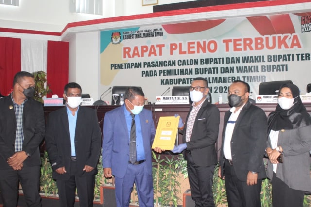 Rapat Pleno Penetapan Pasangan Calon Bupati dan Wakil Bupati Haltim Terpilih pada Pemilihan Serentak Tahun 2020 di ruang paripurna DPRD Haltim. Foto: Istimewa