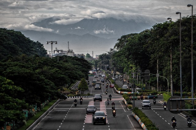 Foto penampakan Gunung Gede Pangrango di kawasan Kemayoran sesudah diedit. Foto: Jamal Ramadhan/kumparan