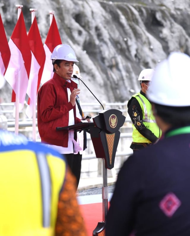 Presiden Jokowi memberi sambutan saat meresmikan Bendungan Tapin di Kabupaten Tapin,  Kalimantan Selatan. Foto: Lukas/Biro Pers Sekretariat Presiden