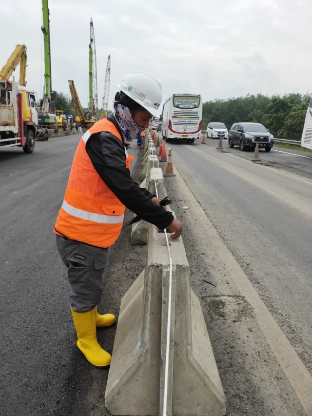 Kondisi median di KM 122 Tol Cipali arah Jakarta yang sudah diaspal dan bisa digunakan. Foto: Dok. ASTRA Tol Cipali