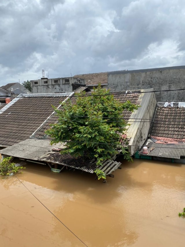 Kondisi rumah yang tergenang banjir di Perumahan Ciledug Indah I, Kota Tangerang. Foto: Dok. Budi Halim