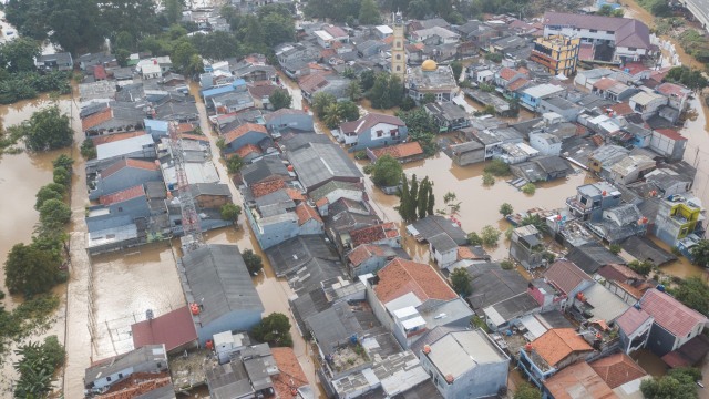 Foto udara banjir di Cipinang Melayu, Jakarta Timur, Sabtu (20/2).  Foto: Fakhri Hermansyah/ANTARA FOTO