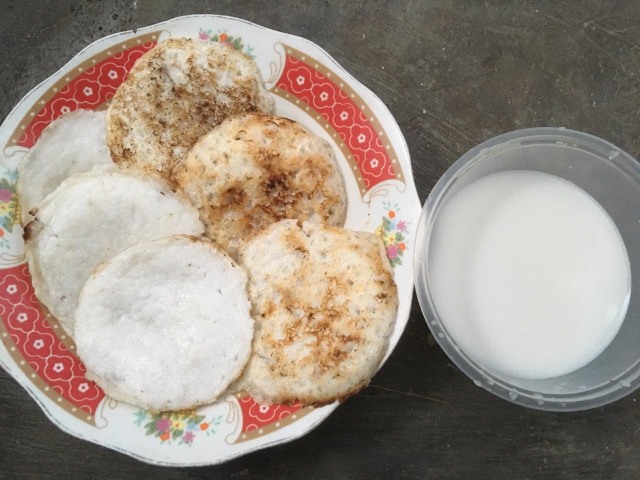 Serabi kuah santan. (Foto: Ana Lainda)
