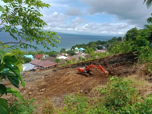 Aktivitas Galian C di Ternate, Maluku Utara. Foto: Tim JMG
