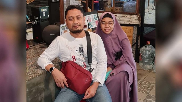 Efi Dian Wijayanti bersama sang suami.(dok/pribadi).