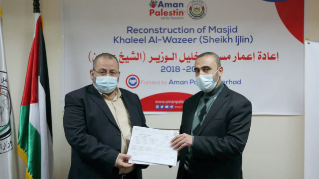 Penandatanganan kontrak pembangunan Masjid Syekh Ajlin di Gaza oleh Aman Palestin Gaza dan Kementerian Wakaf Palestina pada Selasa lalu (16/02/21).