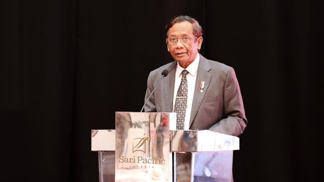 Menko Polhukam Mahfud MD saat menerima audiensi Forum Kepala Daerah se-Tanah Tabi dan Sairei (FORKADA) Provinsi Papua di Hotel Sari Pan Pacific, Jakarta. Foto: Humas Kemenkopolhukam