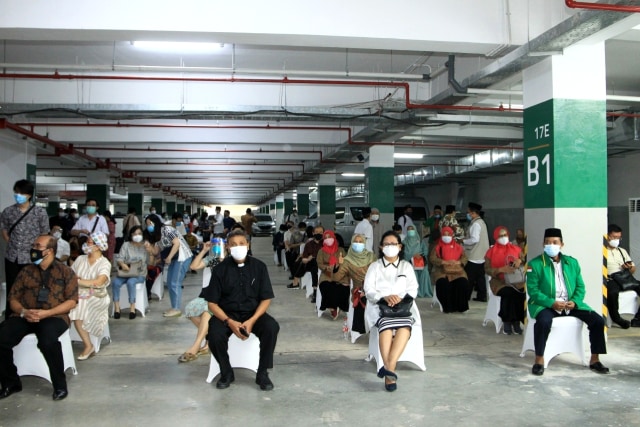 Tokoh lintas agama mulai menjalani vaksinasi COVD-19, Selasa (23/2) di Basement Masjid Istiqlal, Jakarta. Foto: Kemenag