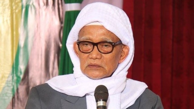 KH M Anwar Manshur dari Ponpes Lirboyo, Kediri. Foto: Twitter/@pwnujatim