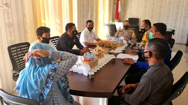 Audiensi pihak kepolisian terkait pembebasan Riski, pemuda Aceh Jaya yang merakit senjata secara otodidak. Foto: Dok. Istimewa