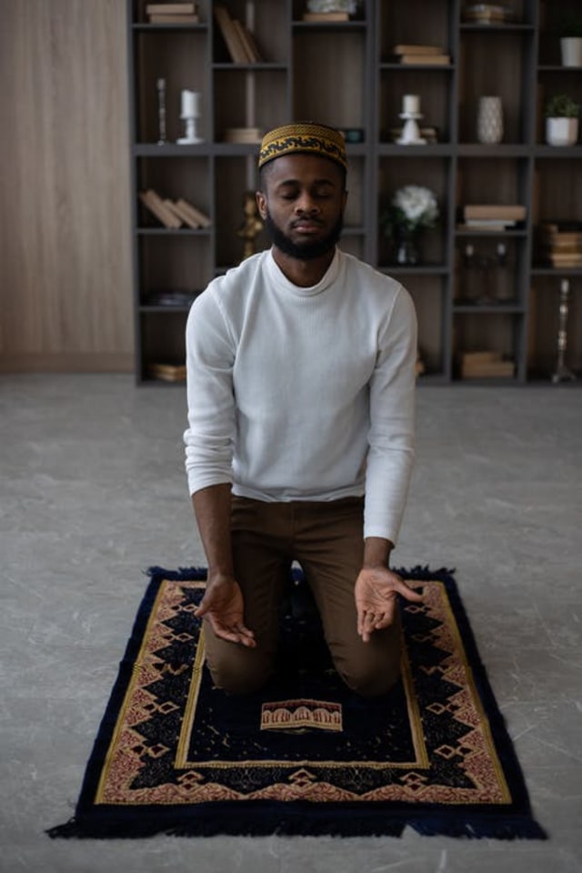 Berdoa Setelah Sholat. Foto: dok Pexels