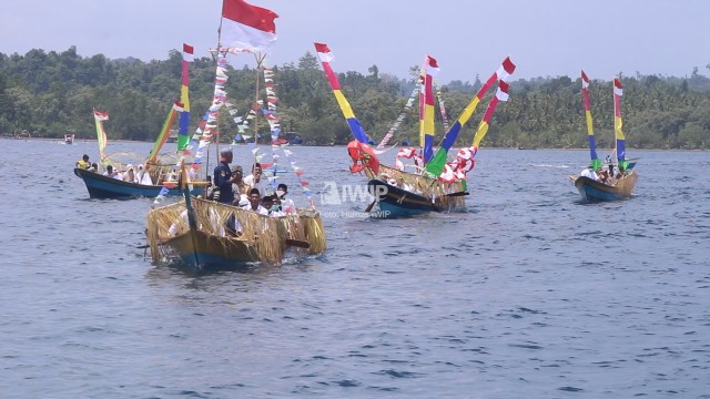 Atraksi di Festival Mtu Mya, Halmahera Tengah.