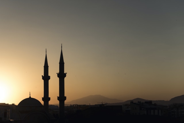 Ilustrasi mengimani rukun iman. Sumber: Unsplash
