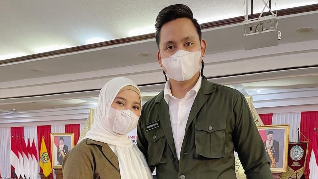 Chacha Frederica dan suami. Foto: Instagram/@chafrederica