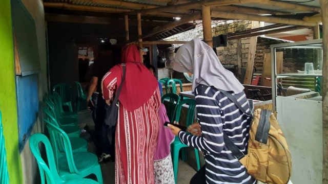 Suasana rumah Diska Putri, gadis bercelana Doraemon yang ditemukan tewas di Bogor, Jawa Barat. Foto: kumparan
