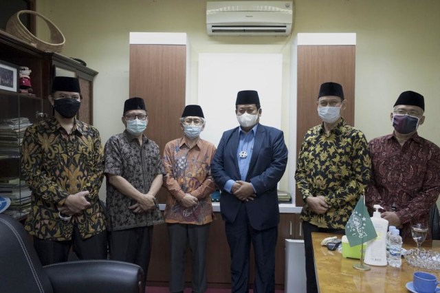 Foto bersama DPP LDII dan Ketua PB NU, Dr. Marsudi Syuhud usai silaturahim