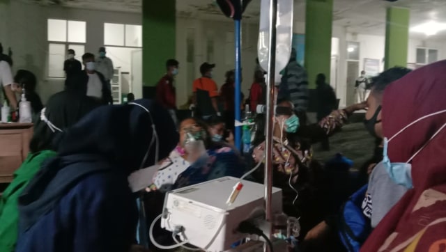 Salah satu pasien yang dirawat di pelataran RSUD Labuha. Foto: Safri Noh/cermat