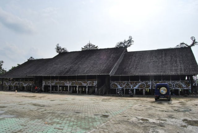 Keunikan Rumah Adat Lamin Khas Kalimantan Timur | kumparan.com