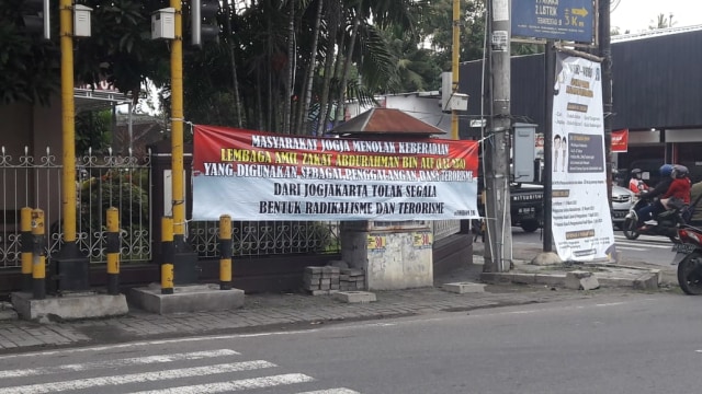 Spanduk yang terpasang di sejumlah titik di Yogyakarta. Foto: istimewa.