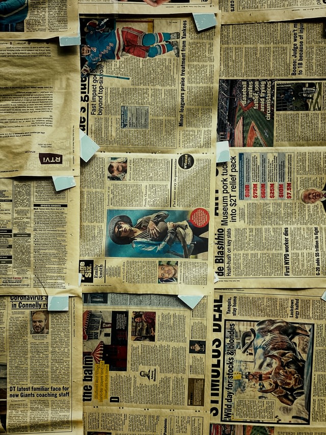 Iklan baris biasanya ditemukan dalam koran Foto: Jon Tyson on Unsplash