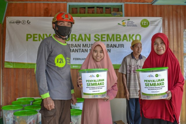 Banjir Kalsel, LAZNAS Chevron dan Inisiatif Zakat Indonesia Salurkan Bantuan